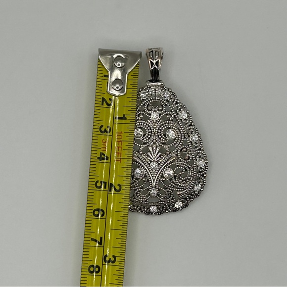 Silver Teardrop Filigree & Clear Stone Magnetic Pendant - Picture 8 of 9